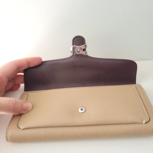 $128 *NWT* COACH Taupe LARGE Leather Wallet